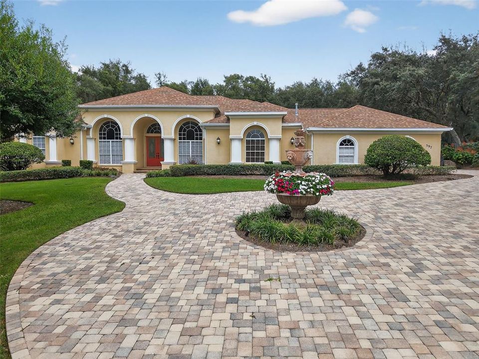 Activo con contrato: $859,900 (3 camas, 3 baños, 2999 Pies cuadrados)