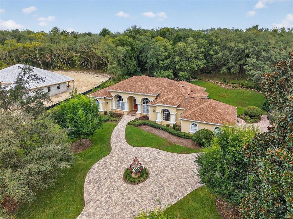 Activo con contrato: $859,900 (3 camas, 3 baños, 2999 Pies cuadrados)