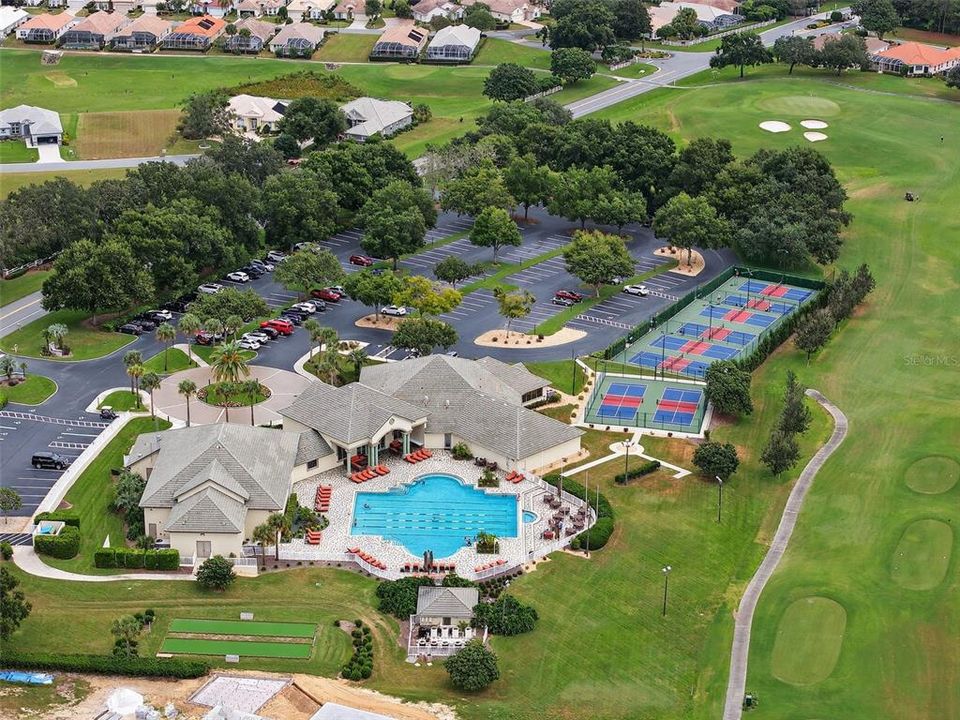 Activo con contrato: $859,900 (3 camas, 3 baños, 2999 Pies cuadrados)