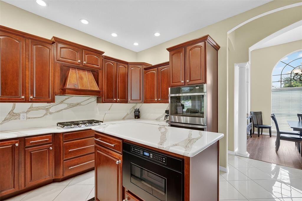 Activo con contrato: $859,900 (3 camas, 3 baños, 2999 Pies cuadrados)