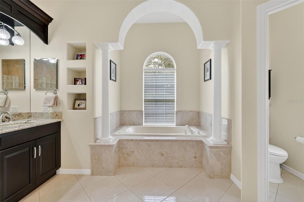 Activo con contrato: $859,900 (3 camas, 3 baños, 2999 Pies cuadrados)