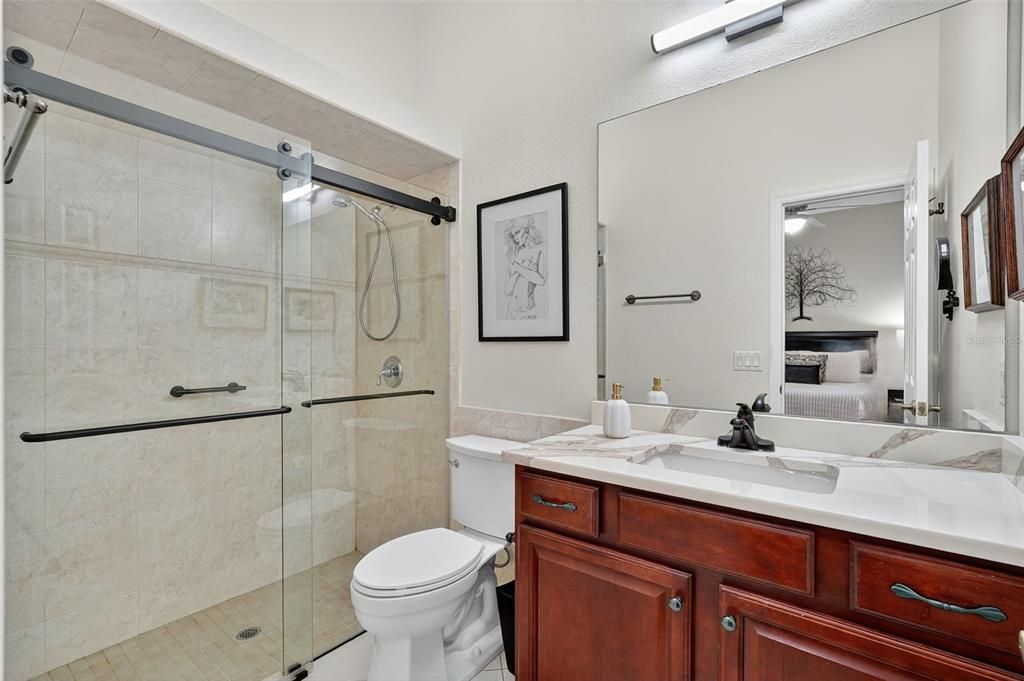 Activo con contrato: $859,900 (3 camas, 3 baños, 2999 Pies cuadrados)