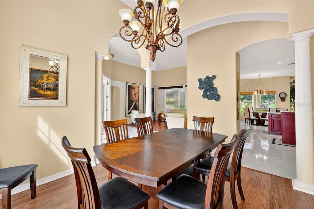 Activo con contrato: $859,900 (3 camas, 3 baños, 2999 Pies cuadrados)