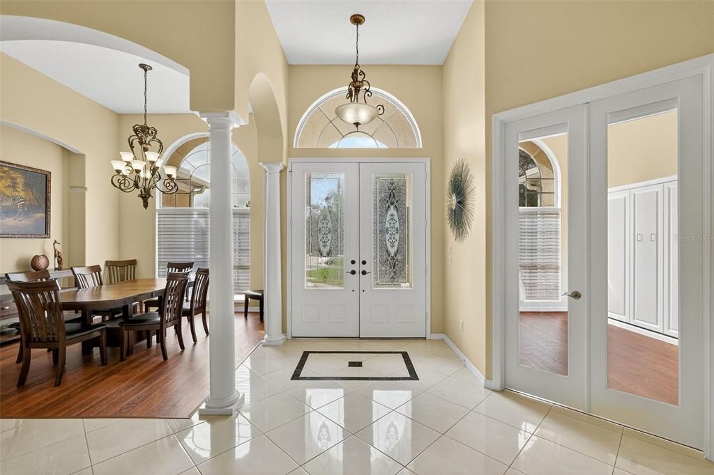 Activo con contrato: $859,900 (3 camas, 3 baños, 2999 Pies cuadrados)