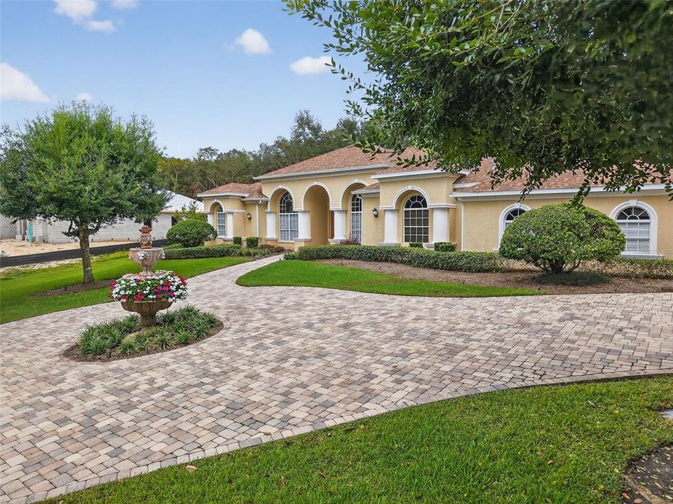 Activo con contrato: $859,900 (3 camas, 3 baños, 2999 Pies cuadrados)