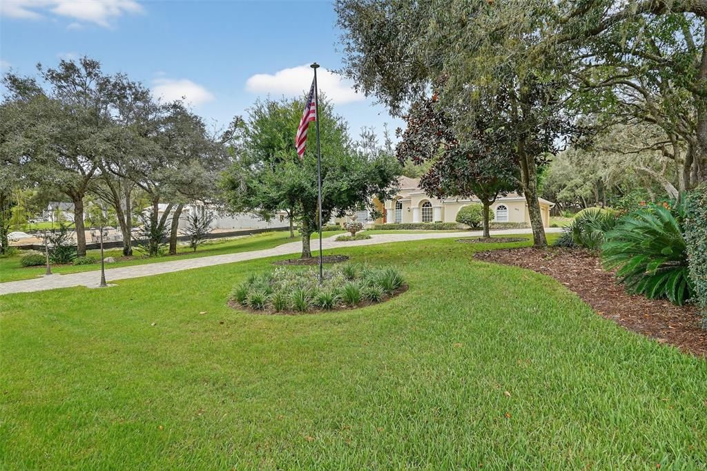 Activo con contrato: $859,900 (3 camas, 3 baños, 2999 Pies cuadrados)