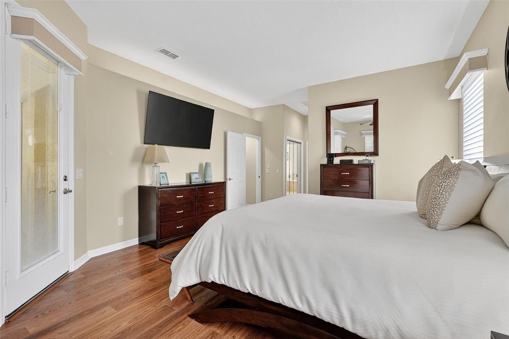 Activo con contrato: $859,900 (3 camas, 3 baños, 2999 Pies cuadrados)