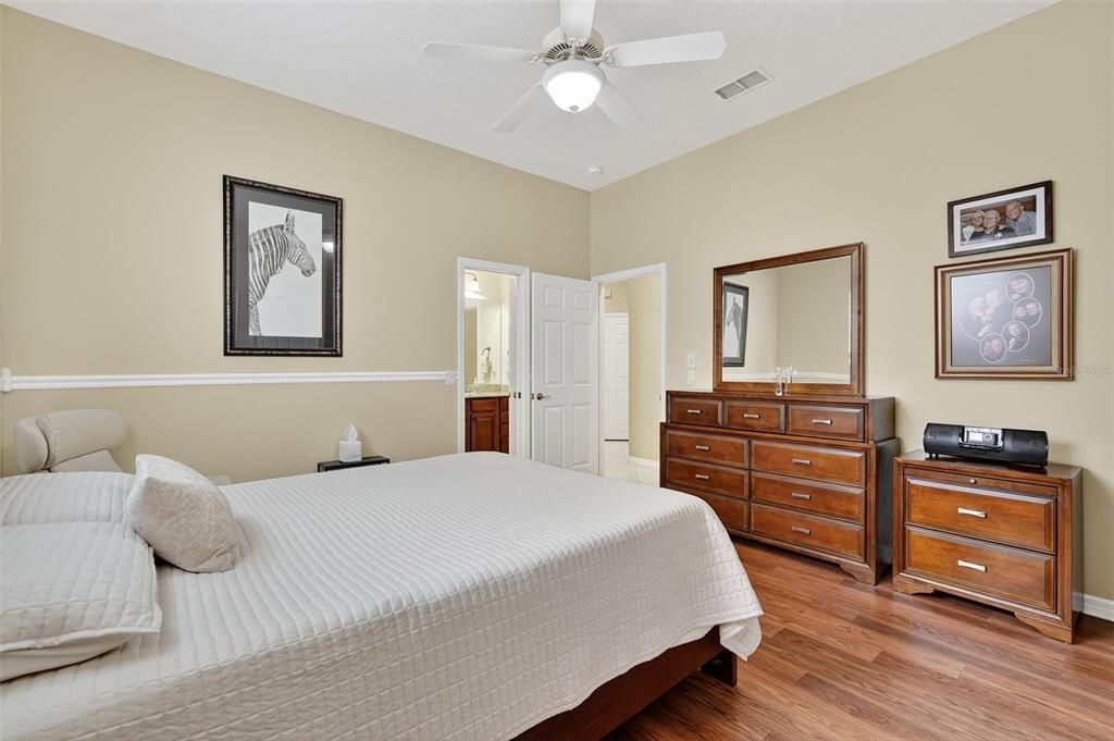 Activo con contrato: $859,900 (3 camas, 3 baños, 2999 Pies cuadrados)