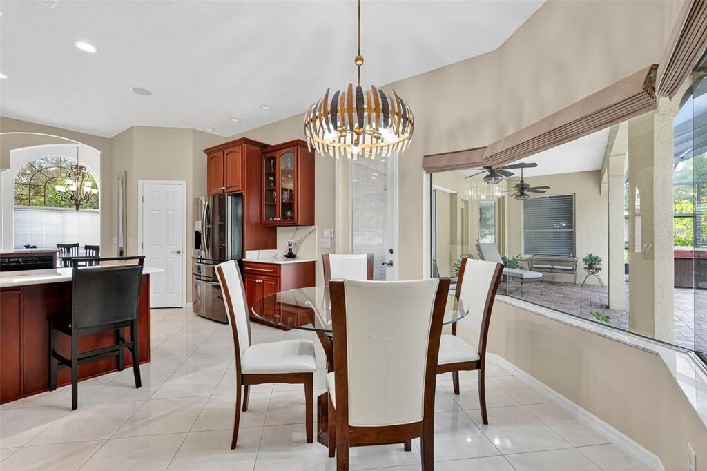 Activo con contrato: $859,900 (3 camas, 3 baños, 2999 Pies cuadrados)