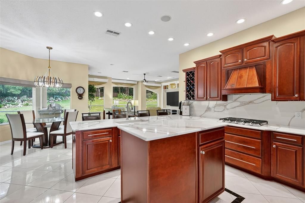 Activo con contrato: $859,900 (3 camas, 3 baños, 2999 Pies cuadrados)