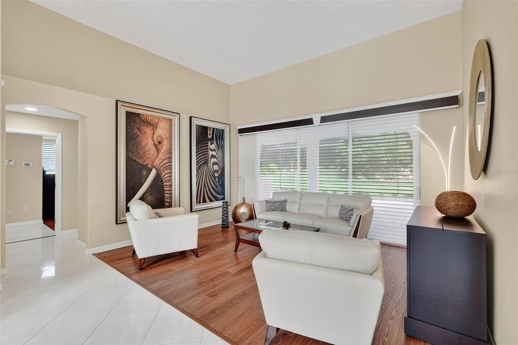 Activo con contrato: $859,900 (3 camas, 3 baños, 2999 Pies cuadrados)