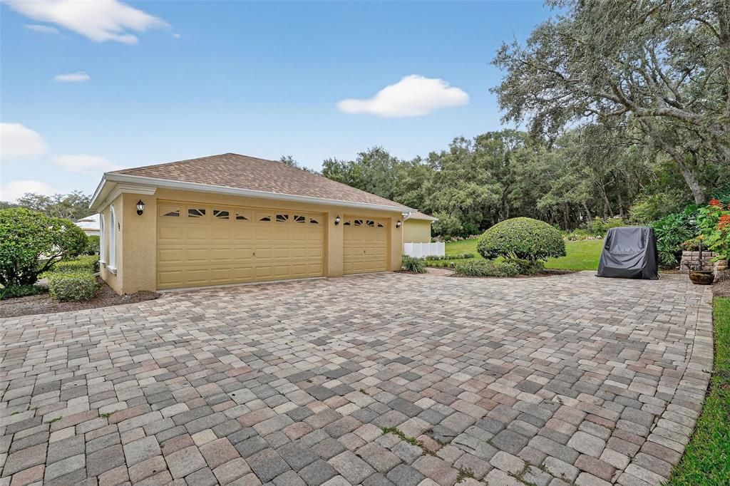 Activo con contrato: $859,900 (3 camas, 3 baños, 2999 Pies cuadrados)