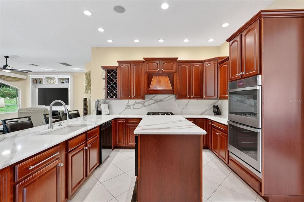 Activo con contrato: $859,900 (3 camas, 3 baños, 2999 Pies cuadrados)