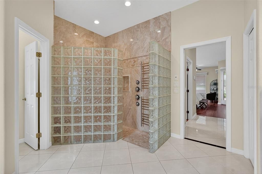 Activo con contrato: $859,900 (3 camas, 3 baños, 2999 Pies cuadrados)