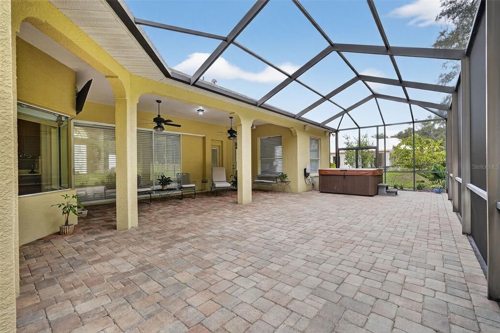 Activo con contrato: $859,900 (3 camas, 3 baños, 2999 Pies cuadrados)