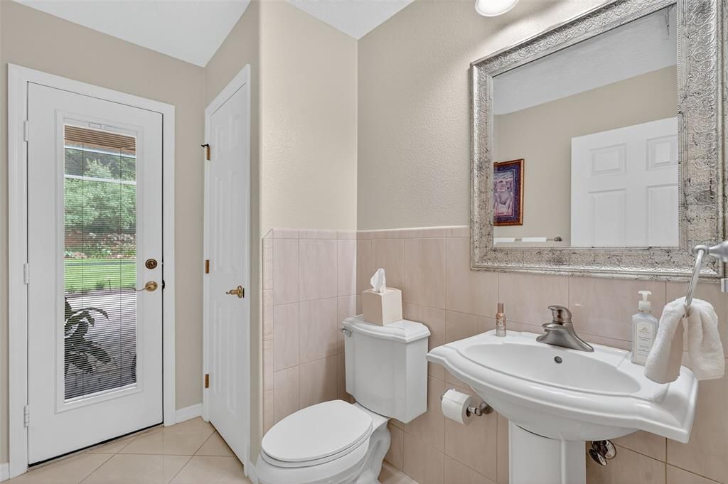 Activo con contrato: $859,900 (3 camas, 3 baños, 2999 Pies cuadrados)