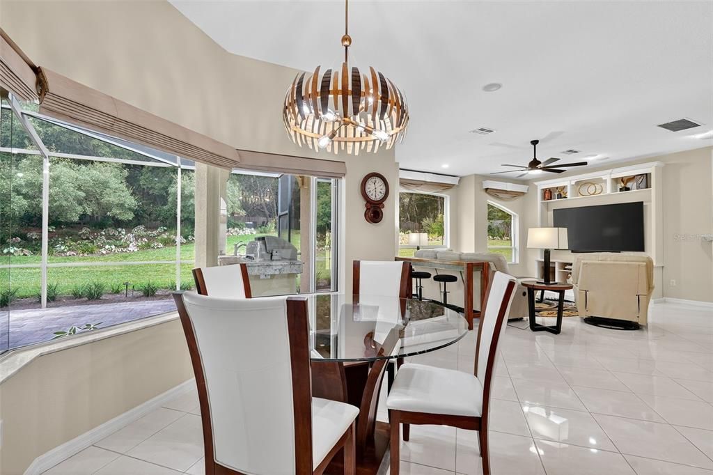 Activo con contrato: $859,900 (3 camas, 3 baños, 2999 Pies cuadrados)