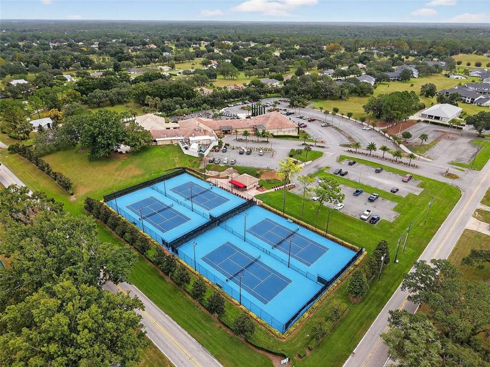 Activo con contrato: $859,900 (3 camas, 3 baños, 2999 Pies cuadrados)