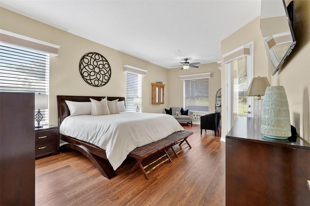 Activo con contrato: $859,900 (3 camas, 3 baños, 2999 Pies cuadrados)