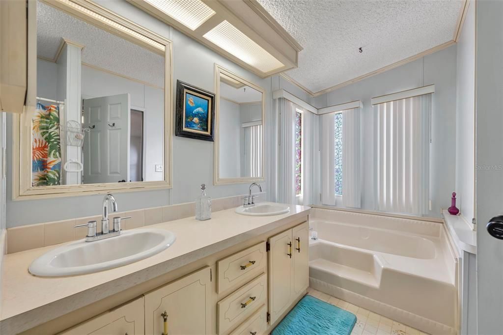 For Sale: $190,000 (2 beds, 2 baths, 1586 Square Feet)