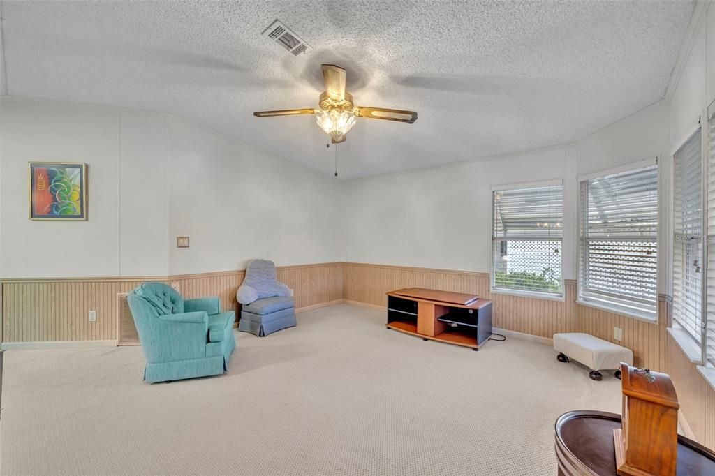 For Sale: $190,000 (2 beds, 2 baths, 1586 Square Feet)