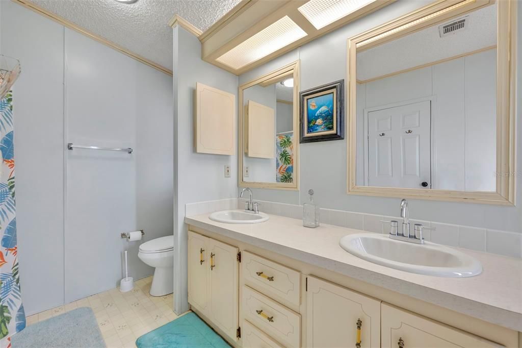 For Sale: $190,000 (2 beds, 2 baths, 1586 Square Feet)