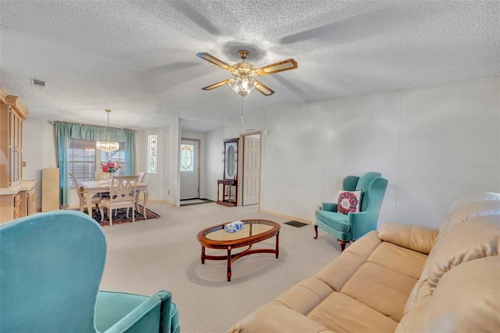 For Sale: $190,000 (2 beds, 2 baths, 1586 Square Feet)