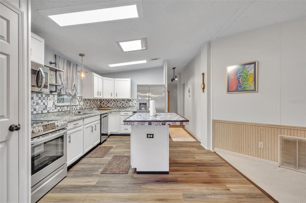 For Sale: $190,000 (2 beds, 2 baths, 1586 Square Feet)