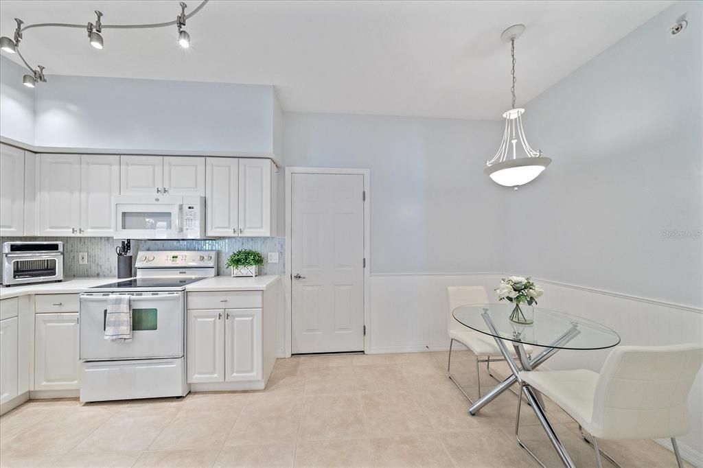 待售: $279,900 (2 贝兹, 2 浴室, 1352 平方英尺)