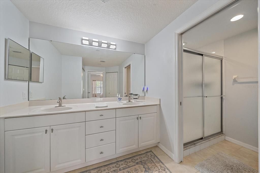 待售: $279,900 (2 贝兹, 2 浴室, 1352 平方英尺)