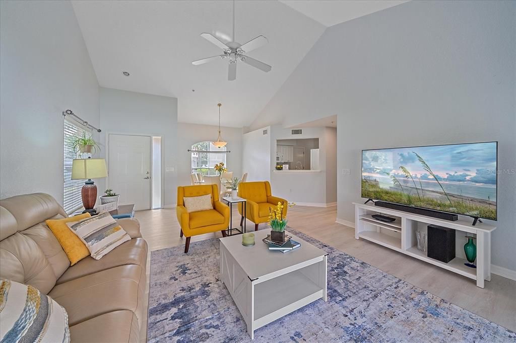 待售: $279,900 (2 贝兹, 2 浴室, 1352 平方英尺)