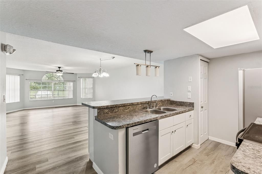 For Sale: $230,000 (3 beds, 2 baths, 1220 Square Feet)