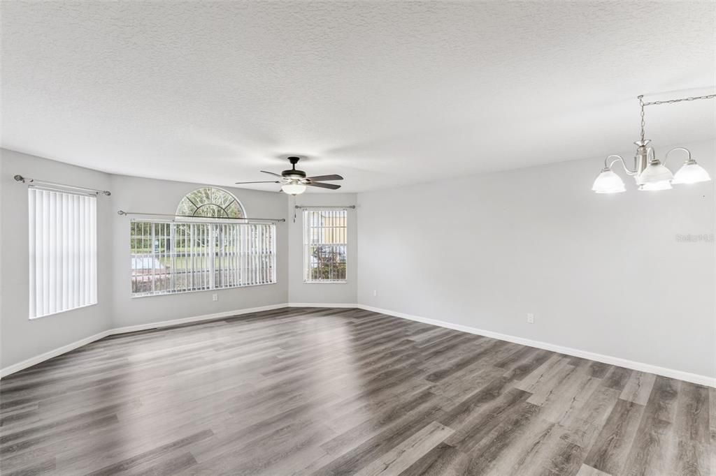 For Sale: $230,000 (3 beds, 2 baths, 1220 Square Feet)