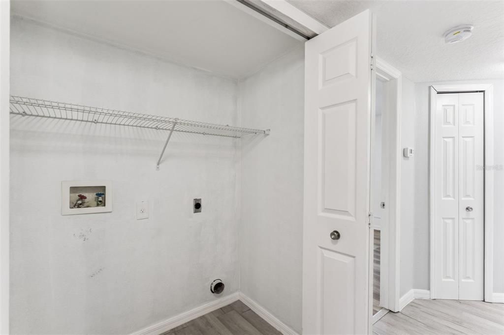 For Sale: $230,000 (3 beds, 2 baths, 1220 Square Feet)