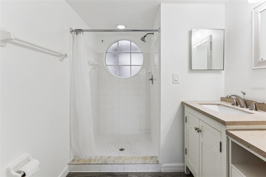 For Sale: $230,000 (3 beds, 2 baths, 1220 Square Feet)