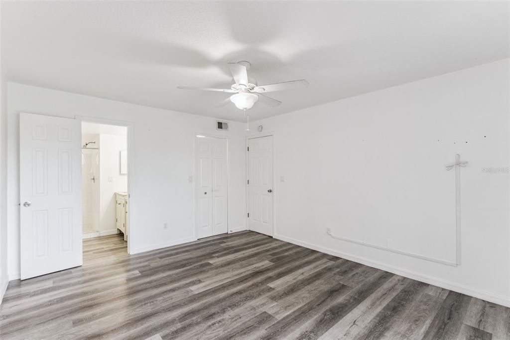 For Sale: $230,000 (3 beds, 2 baths, 1220 Square Feet)