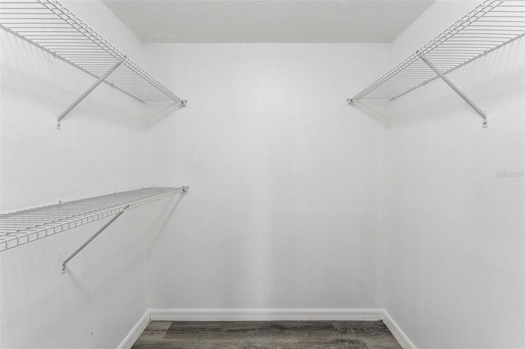 For Sale: $230,000 (3 beds, 2 baths, 1220 Square Feet)