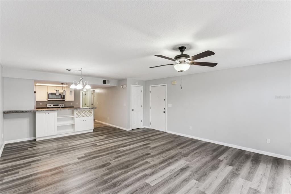 For Sale: $230,000 (3 beds, 2 baths, 1220 Square Feet)