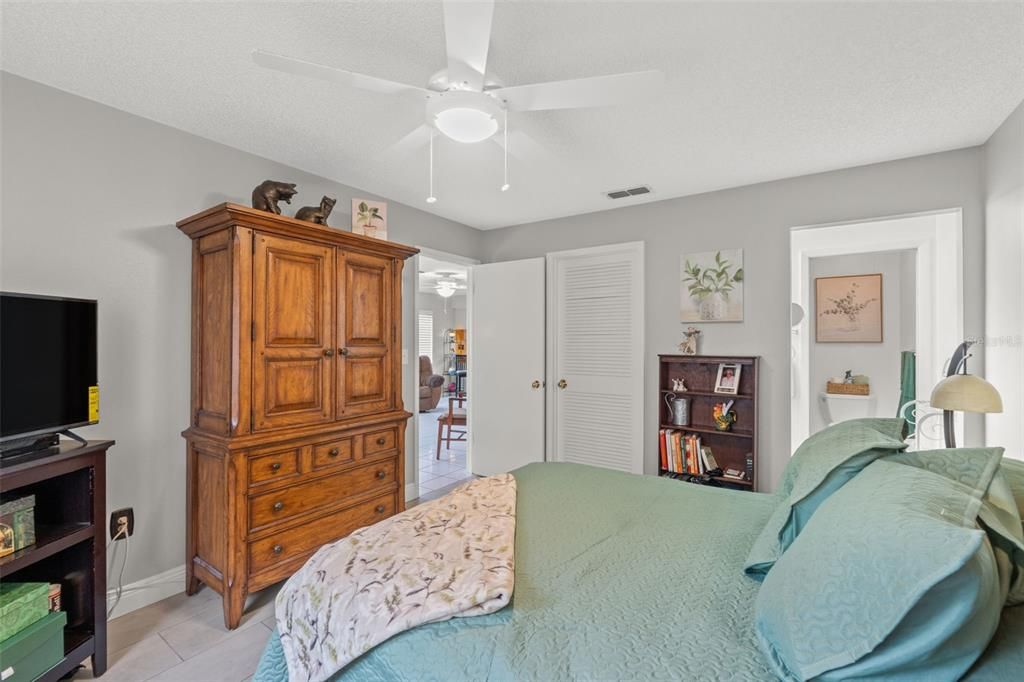 待售: $160,000 (2 贝兹, 2 浴室, 1029 平方英尺)