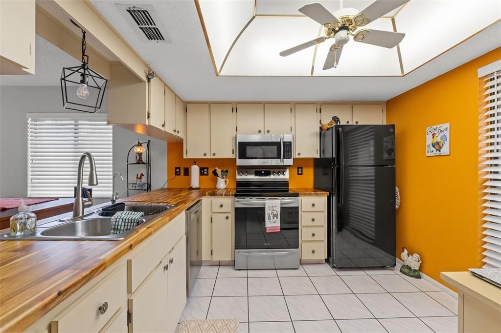 待售: $160,000 (2 贝兹, 2 浴室, 1029 平方英尺)