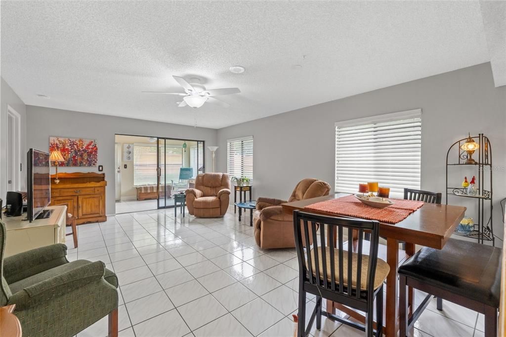 待售: $160,000 (2 贝兹, 2 浴室, 1029 平方英尺)