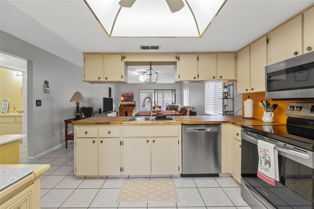 待售: $160,000 (2 贝兹, 2 浴室, 1029 平方英尺)