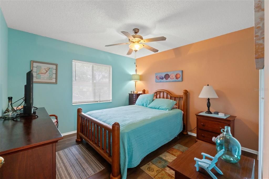 待售: $160,000 (2 贝兹, 2 浴室, 1029 平方英尺)