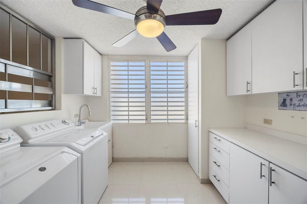 Под контрактом: $600,000 (5 спален, 3 ванн, 4701 Квадратных фут)