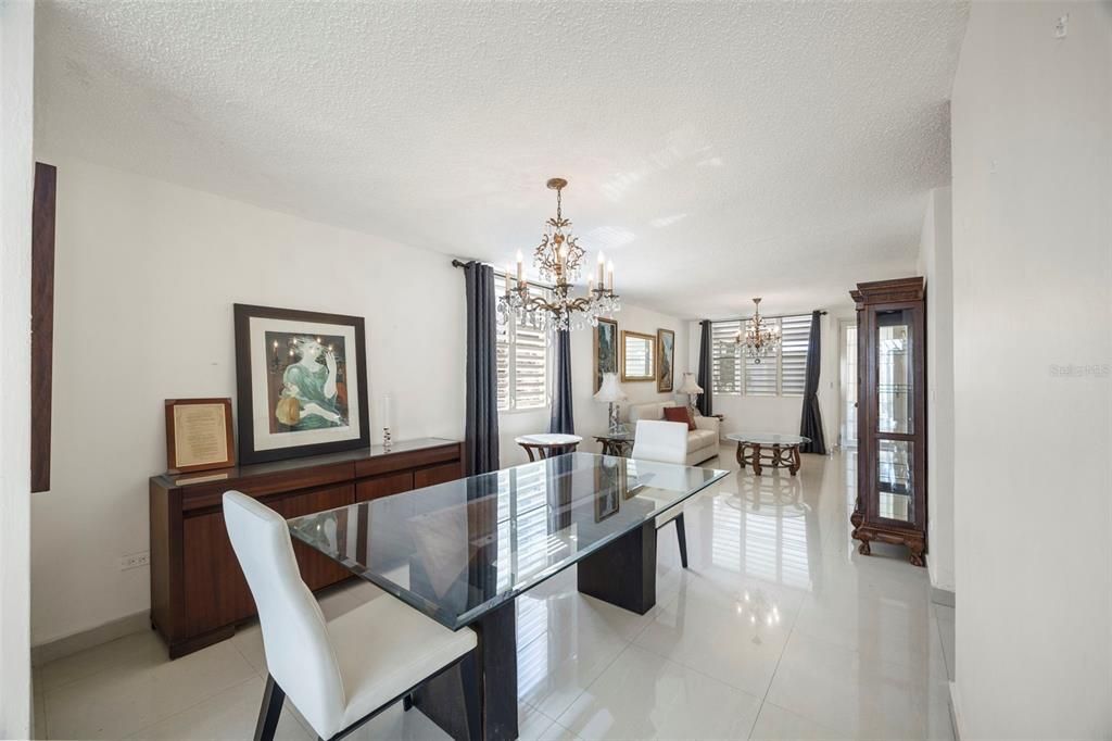 Под контрактом: $600,000 (5 спален, 3 ванн, 4701 Квадратных фут)