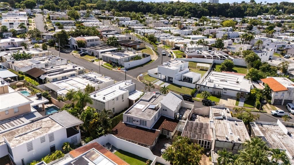 Под контрактом: $600,000 (5 спален, 3 ванн, 4701 Квадратных фут)