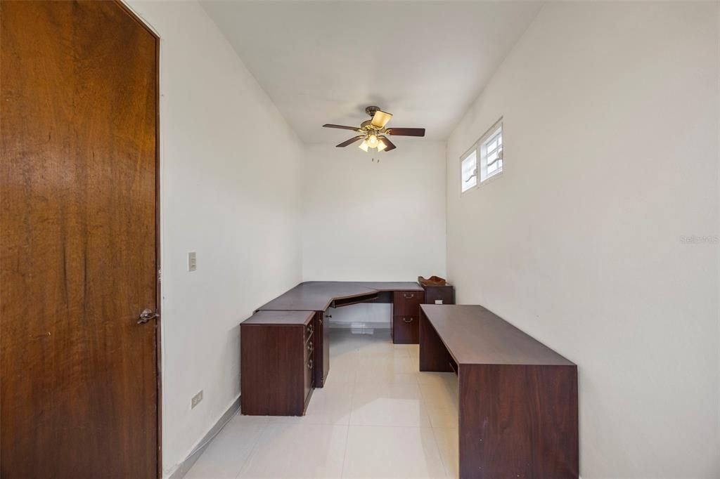 Под контрактом: $600,000 (5 спален, 3 ванн, 4701 Квадратных фут)