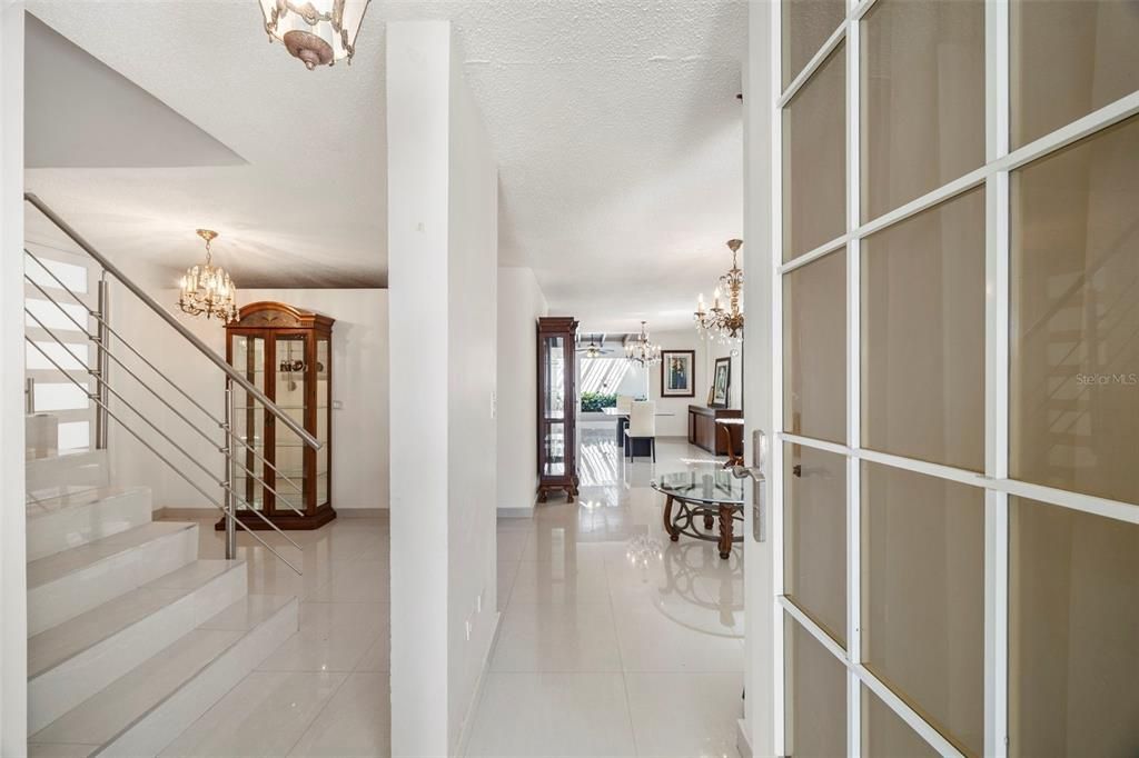 Под контрактом: $600,000 (5 спален, 3 ванн, 4701 Квадратных фут)