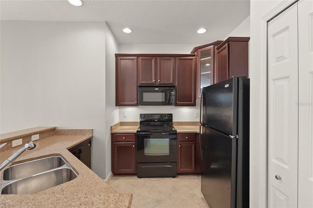 Active With Contract: $270,000 (3 beds, 2 baths, 1417 Square Feet)