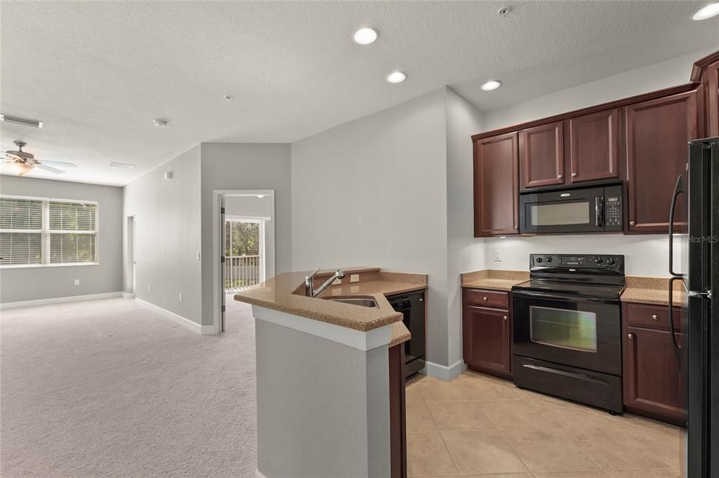 Active With Contract: $270,000 (3 beds, 2 baths, 1417 Square Feet)